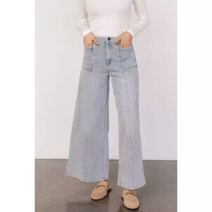NWT- Baltic Born Emmi Mid Rise Wide Leg Jeans | Light Wash Size L